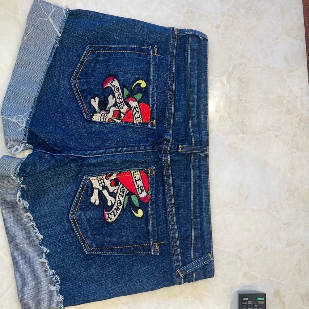 Ed Hardy Skull Heart Embroidered Denim Shorts Size 30 - Picture 10 of 16